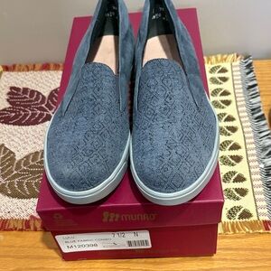 Munro Lulu Blue Fabric Women's Textured Slip-On Shoes Sz 7.5 N New NO Insole